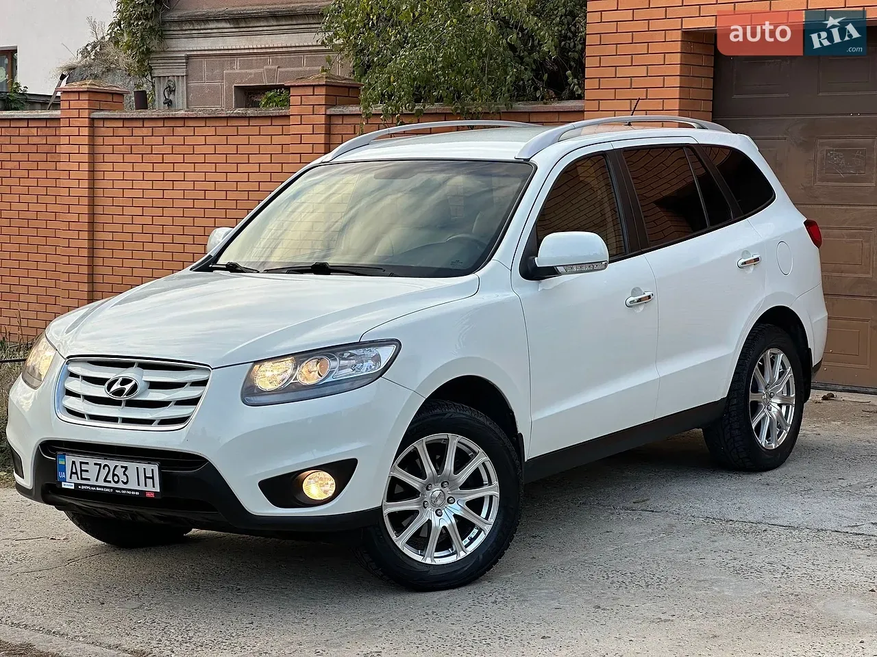 Hyundai Santa Fe 2011 photo 2