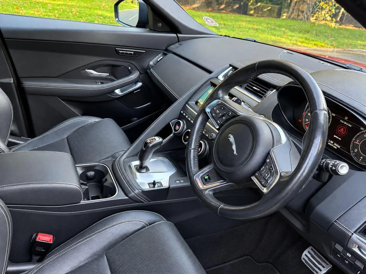 Jaguar E-Pace 2018 photo 3