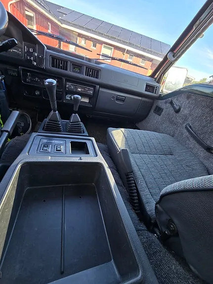 Mitsubishi L300 1999 photo 2