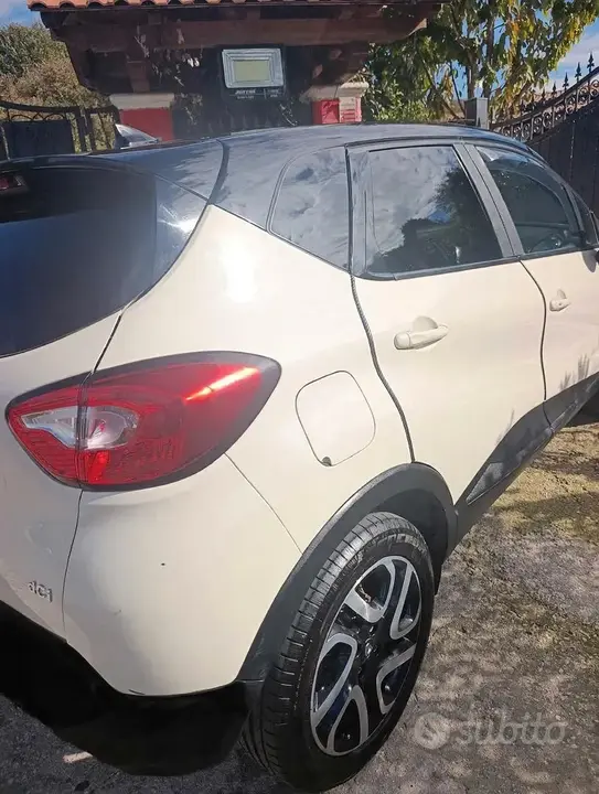 Renault Captur 2016 photo 2