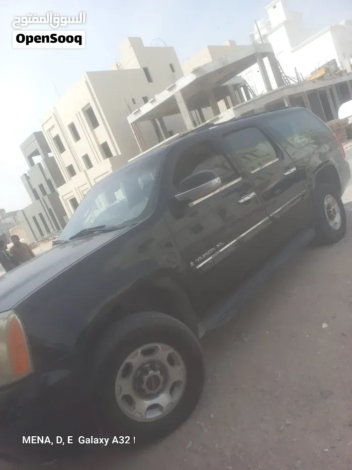 GMC Suburban 2009 photo 4