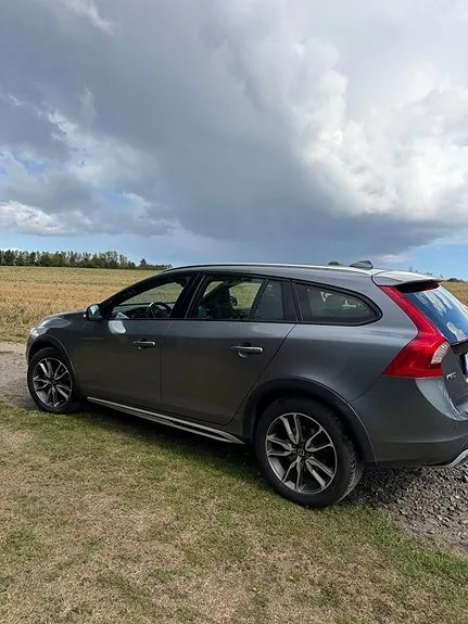 Volvo V60 Cross Country 2018 photo 2