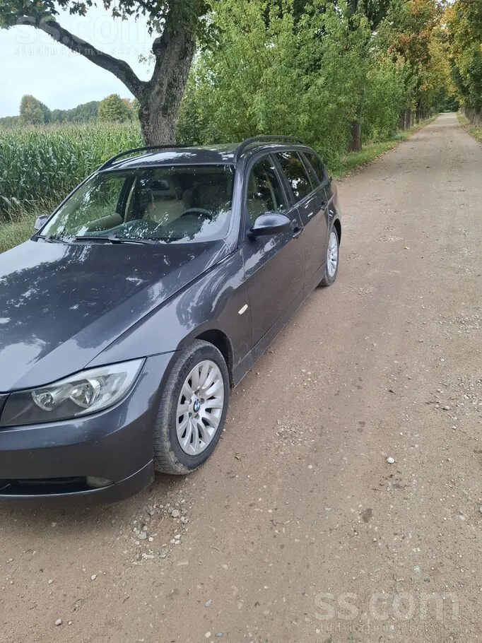 BMW 318 2008 photo 3