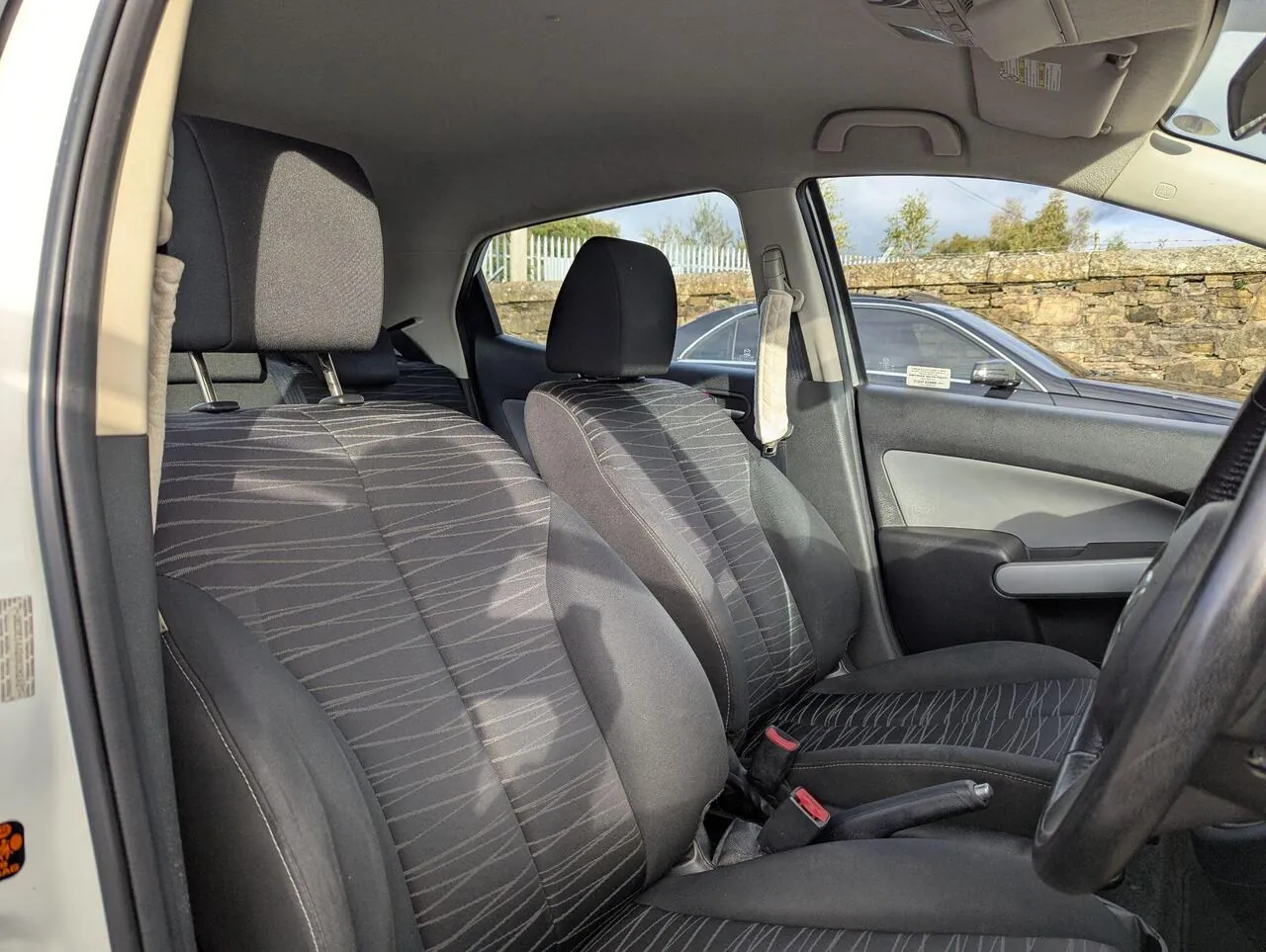 Mazda Mazda2 2010 photo 3