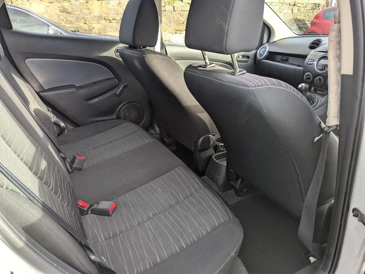 Mazda Mazda2 2010 photo 4