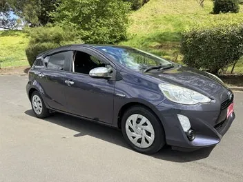 Toyota Aqua 2015 photo 2