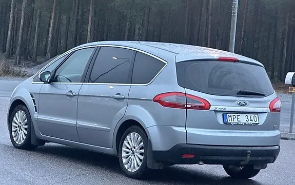 Ford S-Max 2010 photo 2
