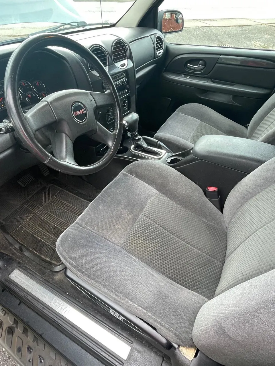 GMC Envoy 2009 photo 3