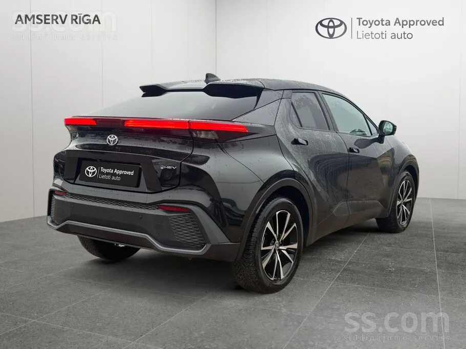 Toyota C-Hr 2025 photo 2