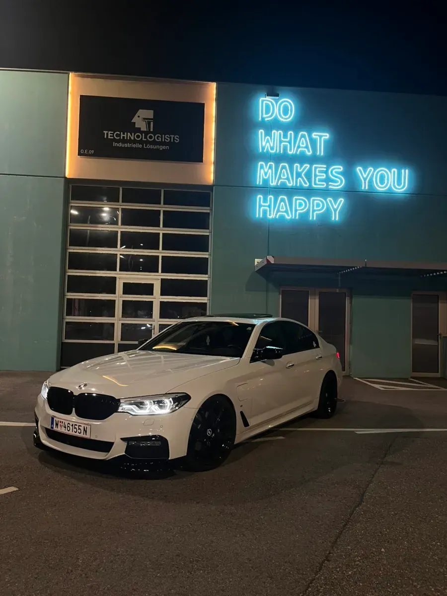 BMW 5 Series 2017 photo 2