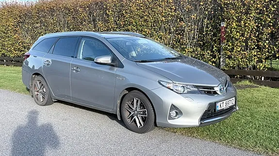 Toyota Auris 2015 photo 3
