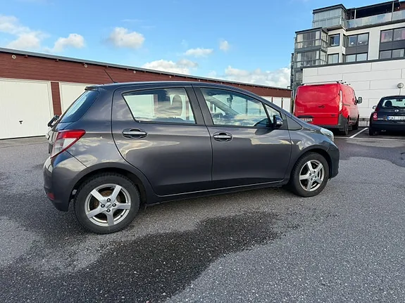 Toyota Yaris 2012 photo 2