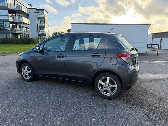 Toyota Yaris 2012 photo 4
