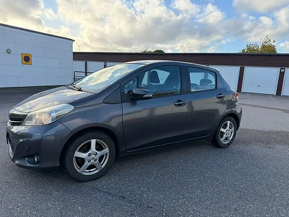 Toyota Yaris 2012 photo 5