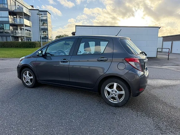 Toyota Yaris 2012 photo 3