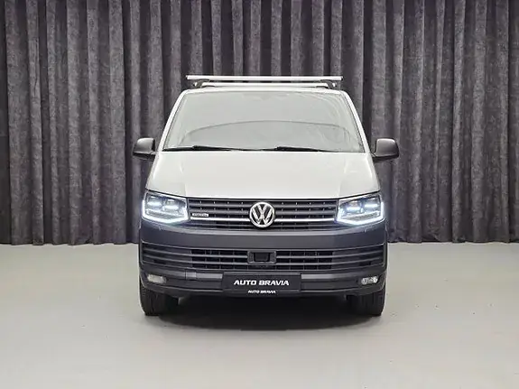 Volkswagen Transporter 2018 photo 2