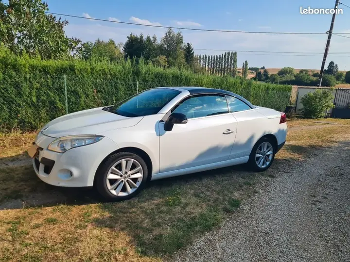 Renault Megane 2011 photo 2