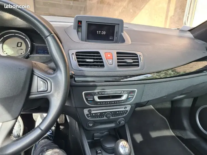 Renault Megane 2011 photo 3
