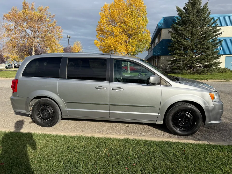 Dodge Grand Caravan 2012 photo 3