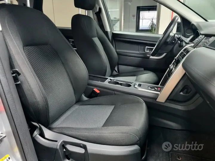 Land Rover Discovery Sport 2017 photo 5
