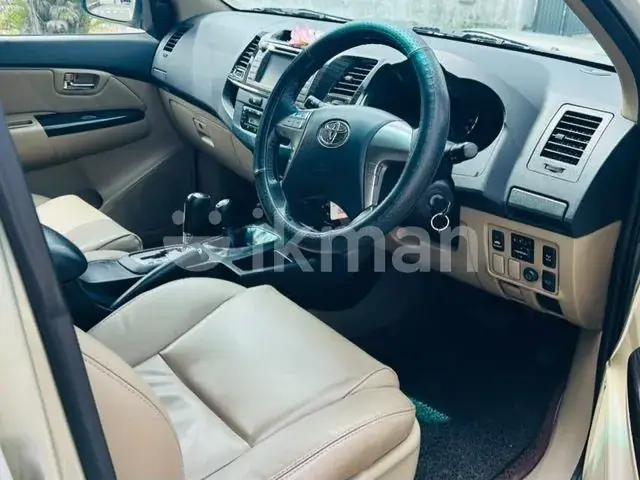 Toyota Fortuner 2013 photo 2