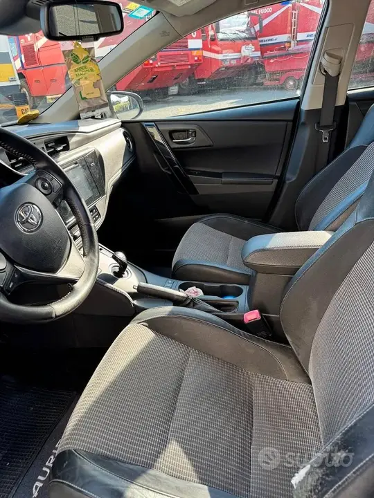 Toyota Auris 2017 photo 2