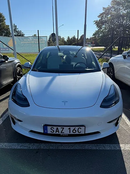 Tesla Model 3 2021 photo 2