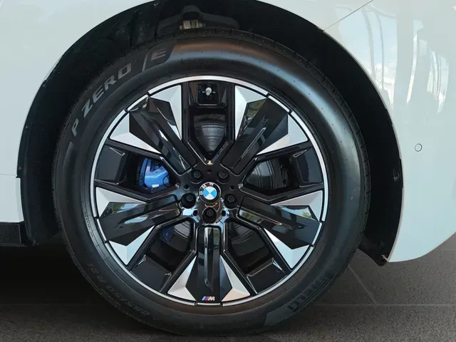BMW Ix 2025 photo 4