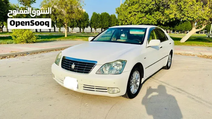Toyota Crown 2000 photo 2
