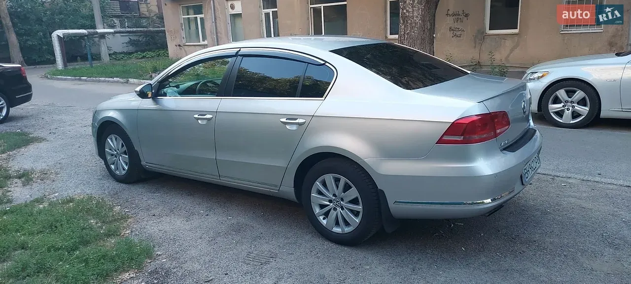 Volkswagen Passat 2011 photo 5
