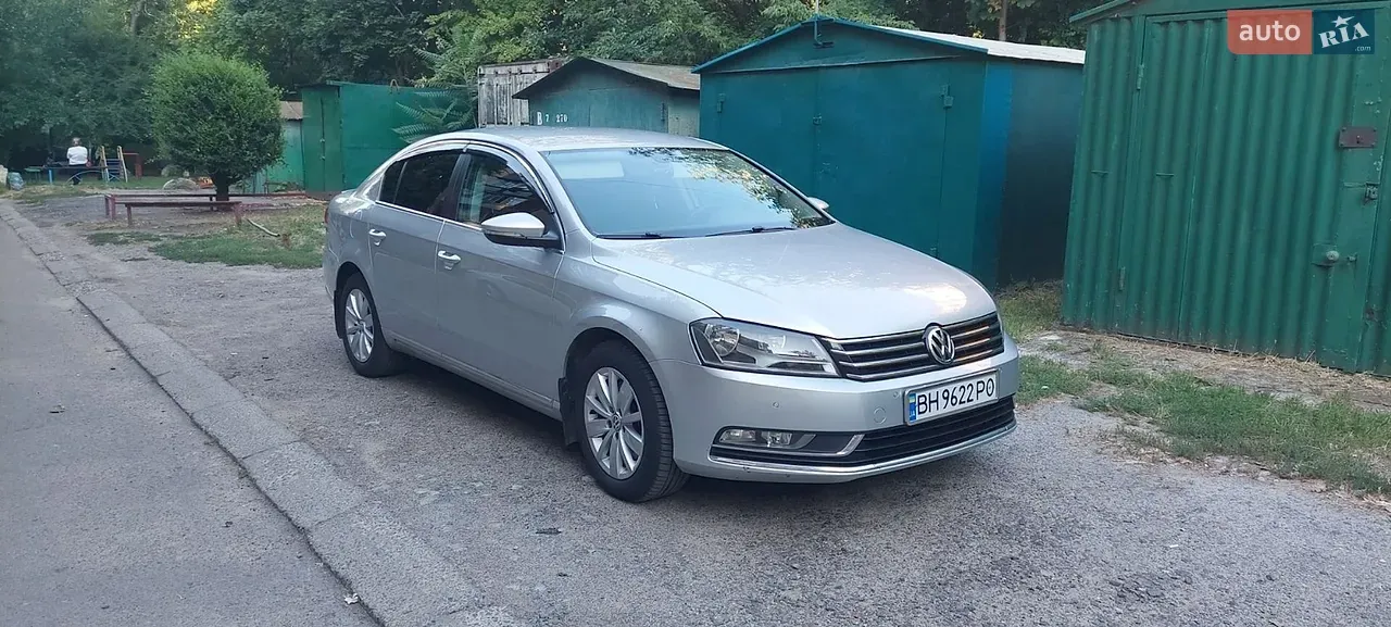 Volkswagen Passat 2011 photo 2