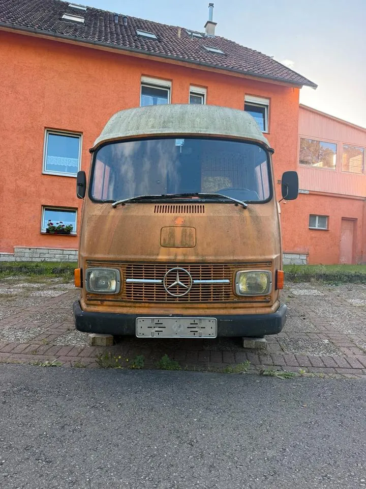 Mercedes-Benz 307