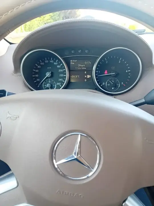 Mercedes-Benz M-Class 2010 photo 2