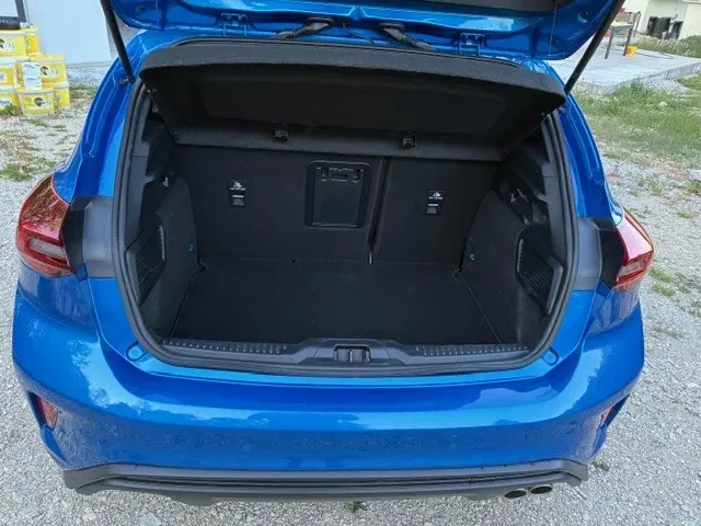 Ford Focus 2023 photo 2