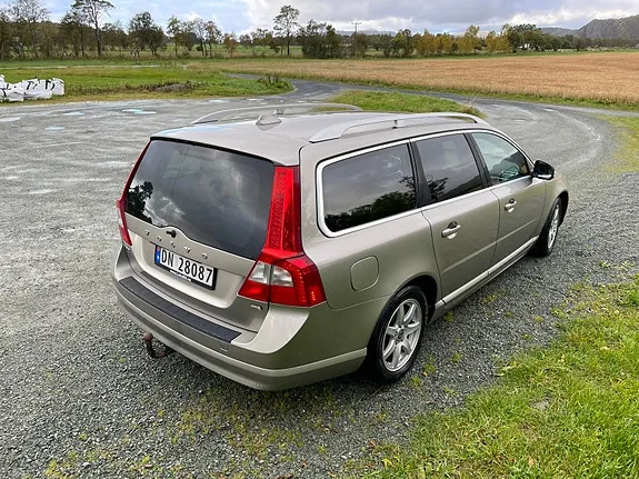 Volvo V70 2010 photo 4