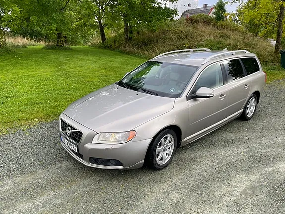 Volvo V70 2010 photo 2