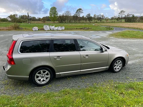 Volvo V70 2010 photo 3