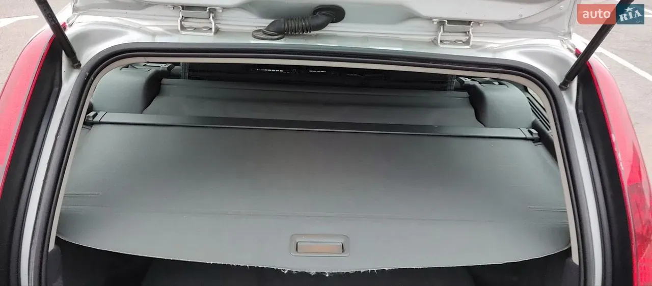 Volvo V50 2011 photo 4