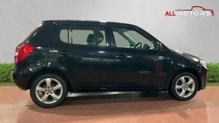Skoda Fabia 2009 photo 5
