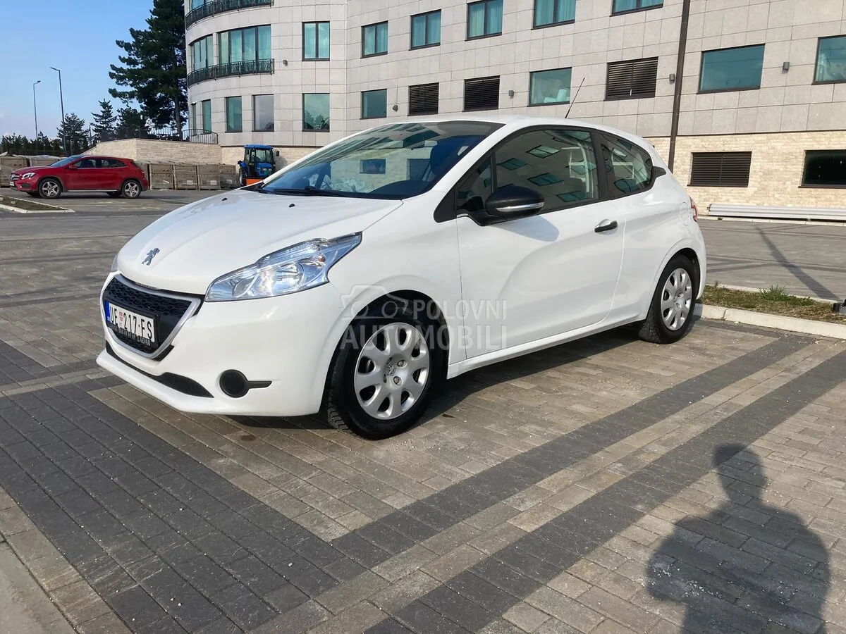 Peugeot 208 2013 photo 3