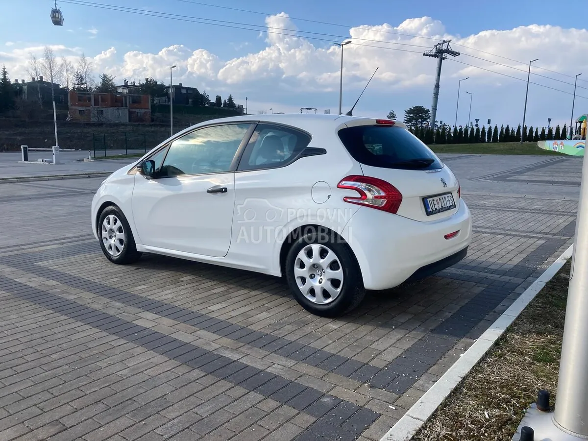 Peugeot 208 2013 photo 5