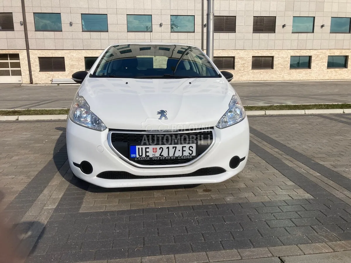 Peugeot 208 2013 photo 2