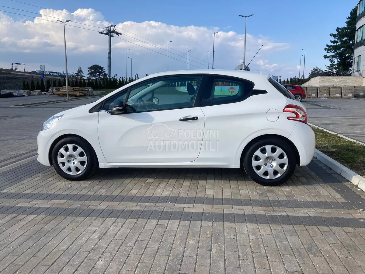 Peugeot 208 2013 photo 4