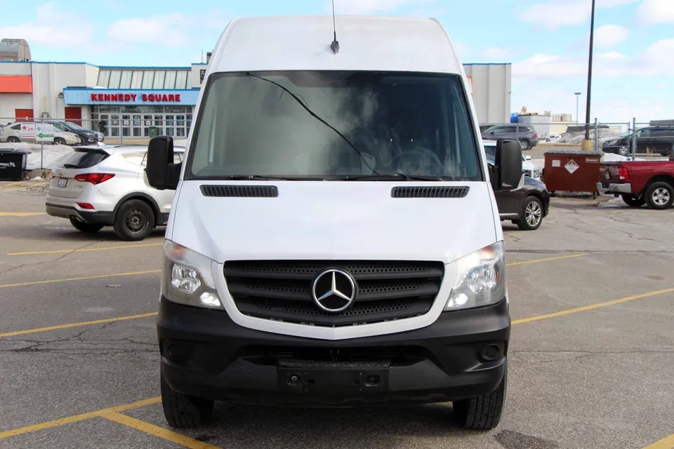 Mercedes-Benz Sprinter Van 2016 photo 2