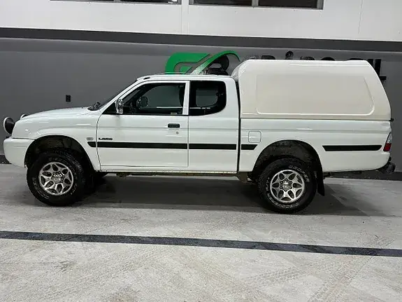 Mitsubishi L200 Club Cab 2002 photo 2
