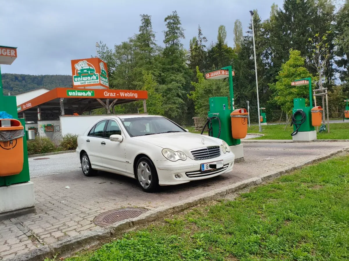 Mercedes-Benz C-Class 2004 photo 2