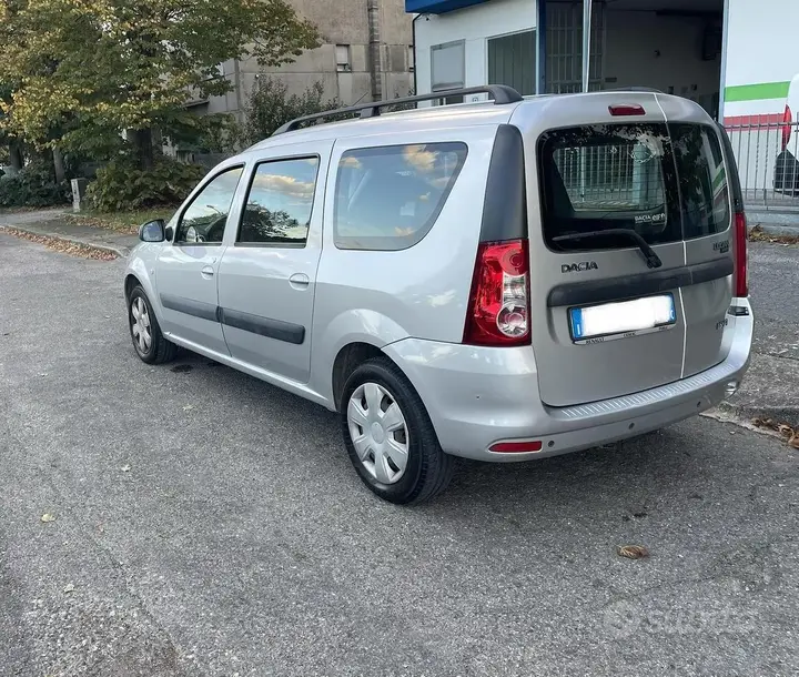 Dacia Logan 2009 photo 2