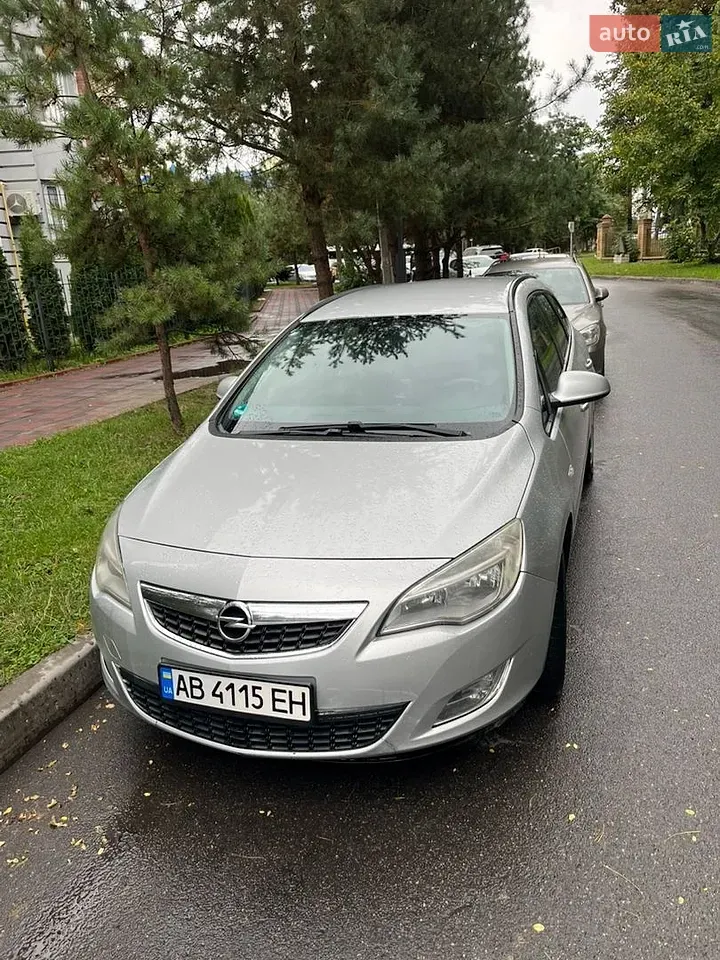 Opel Astra 2010 photo 4
