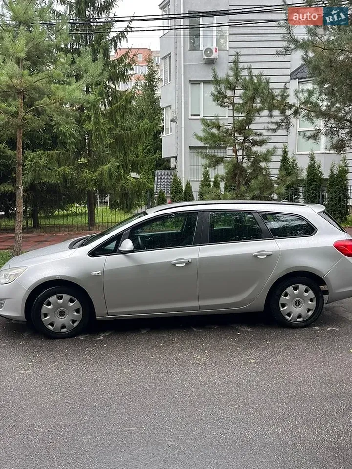 Opel Astra 2010 photo 5