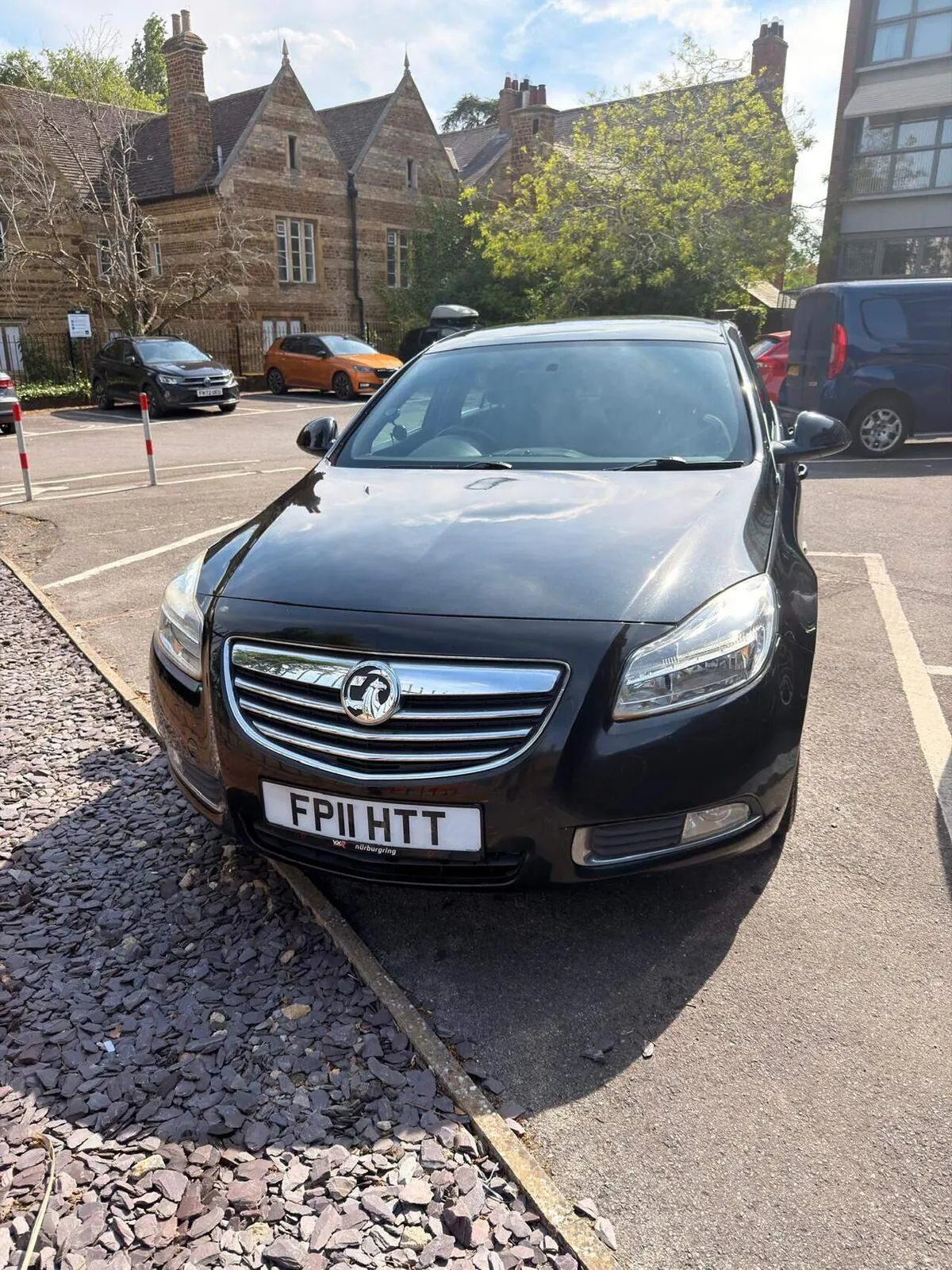 Vauxhall Insignia 2011 photo 2